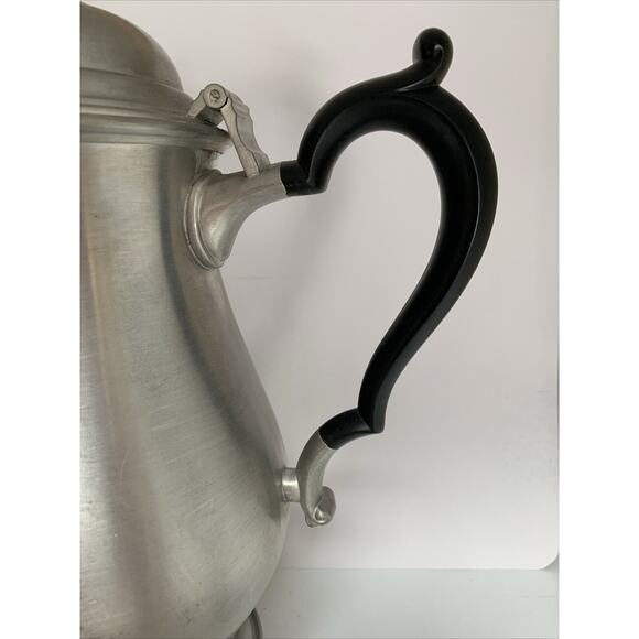 Vintage Oneida Heirloom Pewter Teapot Black Bakelite Handle - Picture 2 of 8